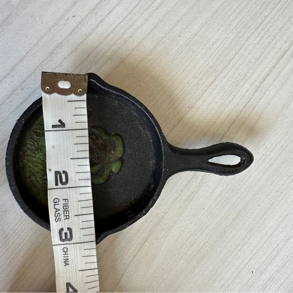 Vintage Mini Hand Painted Palm tree and sailboat 3D black Cast Iron Frying Pan - Picture 6 of 11